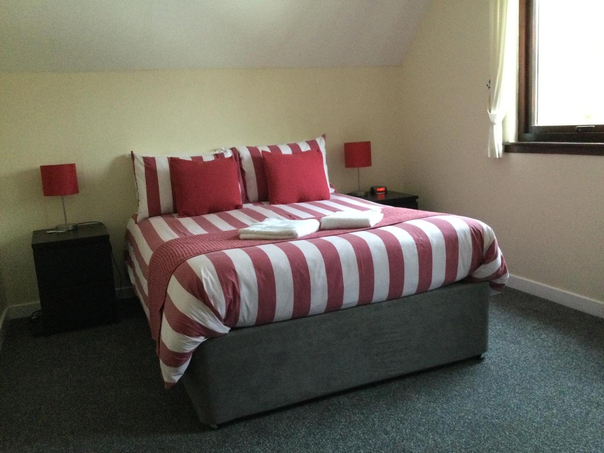 Darroch View B&B อินเวอร์มอริสตัน ภายนอก รูปภาพ